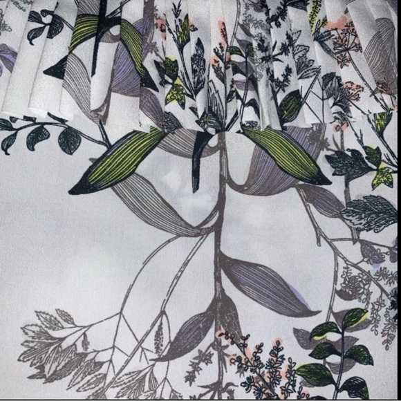 NWOT, Beautiful Banana Republic Top, Size Large, - Picture 6 of 6